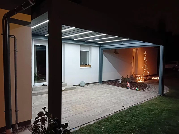 Blade dual-color lighting